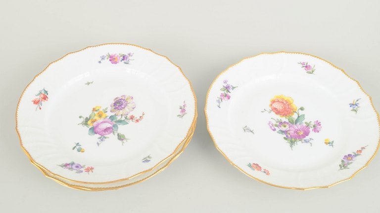 Royal Copenhagen, Denmark. Saxon Flower set of four lunch plates. Approx. 1920s. - 2