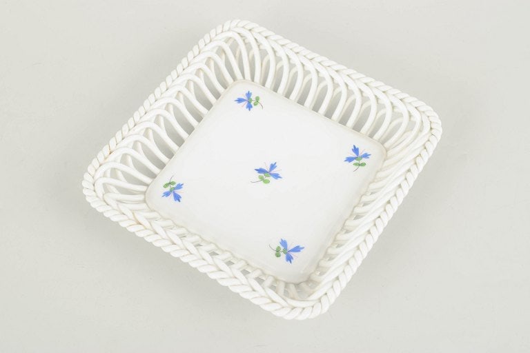 Herend, Hungary. Square porcelain dish with a braided rim and floral motif. Circa 1930s. - 2