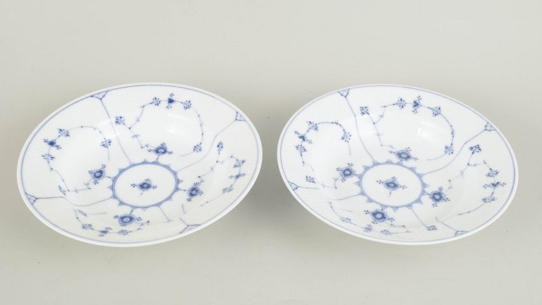Royal Copenhagen, Denmark. Blue Fluted Plain set of two porcelain soup plates with underglaze cobalt - 2