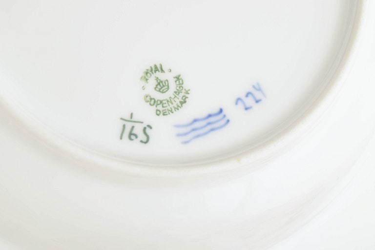 Royal Copenhagen, Denmark. Blue Fluted Plain set of two porcelain soup plates with underglaze cobalt - 4