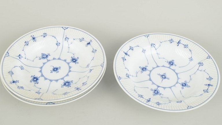 Royal Copenhagen, Denmark. Blue Fluted Plain set of three porcelain soup plates with underglaze - 2