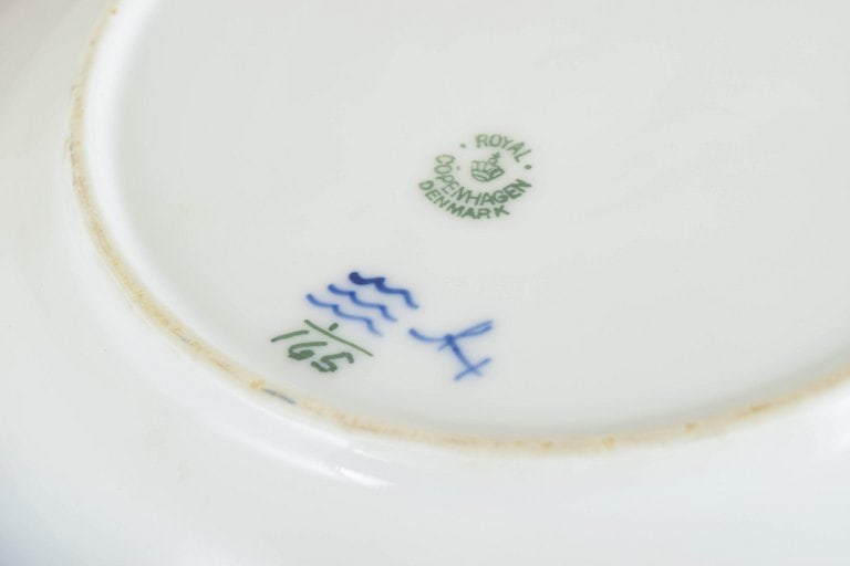 Royal Copenhagen, Denmark. Blue Fluted Plain set of three porcelain soup plates with underglaze - 4