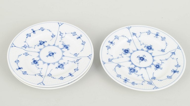 Royal Copenhagen, Denmark. Blue Fluted Plain set of three porcelain cake plates with underglaze - 2
