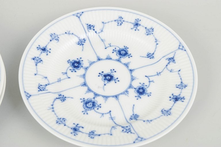 Royal Copenhagen, Denmark. Blue Fluted Plain set of three porcelain cake plates with underglaze - 3