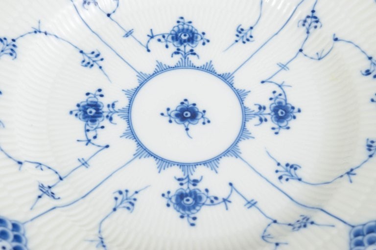 Royal Copenhagen, Denmark. Blue Fluted Half Lace set of four porcelain dinner plates with underglaze - 3