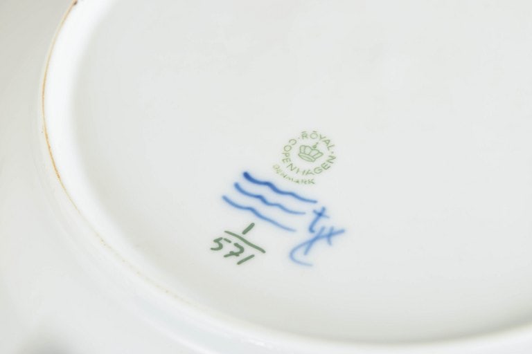 Royal Copenhagen, Denmark. Blue Fluted Half Lace set of four porcelain dinner plates with underglaze - 4