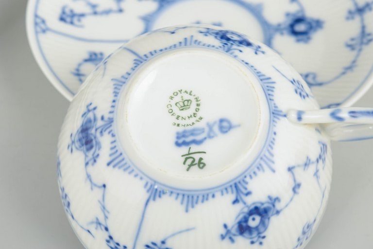 Royal Copenhagen, Denmark. Blue Fluted Plain set of three porcelain tea cups with matching saucers - 4