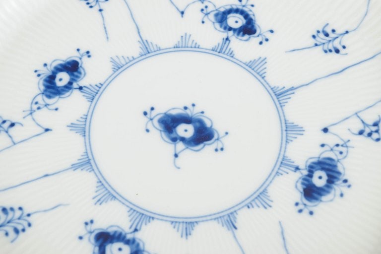 Royal Copenhagen, Denmark. Blue Fluted Plain large round porcelain platter with underglaze cobalt - 3
