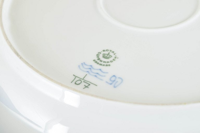 Royal Copenhagen, Denmark. Blue Fluted Plain large round porcelain platter with underglaze cobalt - 4