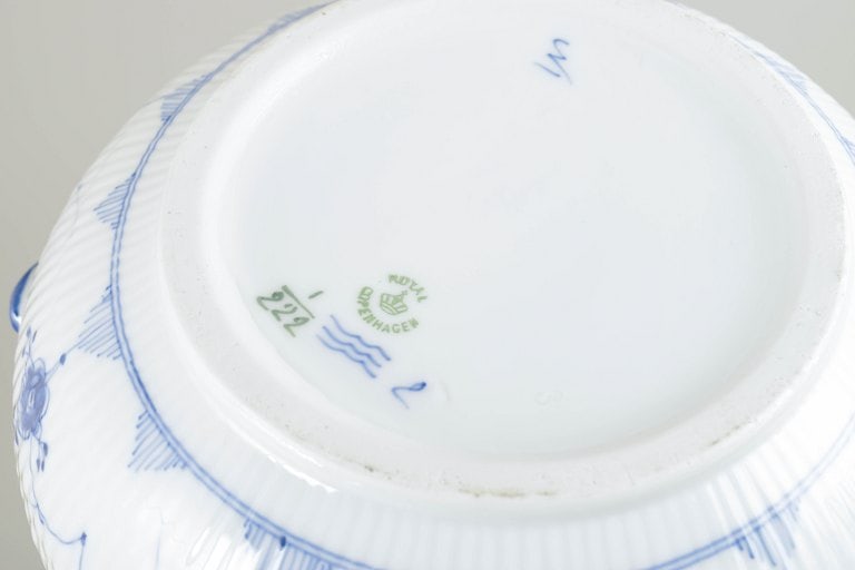 Royal Copenhagen, Denmark. Blue Fluted Plain large porcelain soup tureen with lid with underglaze - 4