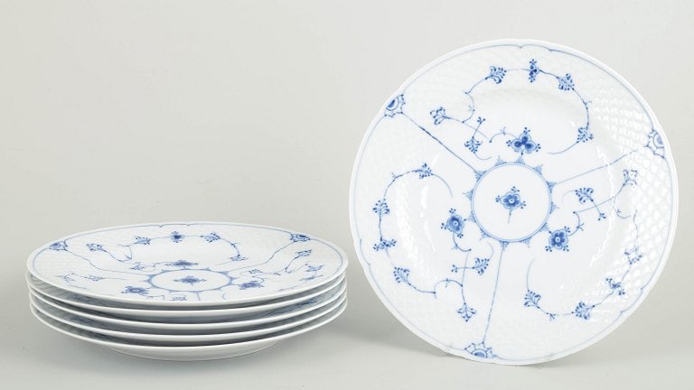 Royal Copenhagen, Denmark. Blue Fluted Plain set of six porcelain dinner plates with underglaze: Royal Copenhagen Blue Fluted Plain, set of six dinner plates. Set of six hand-painted dinner plates in white glazed porcelain with the classic Blue Fluted Plain pattern in underglaze blue. Model 626. 