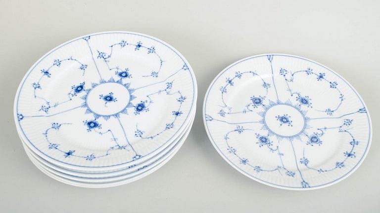 Royal Copenhagen, Denmark. Blue Fluted Plain set of six porcelain dinner plates with underglaze - 2