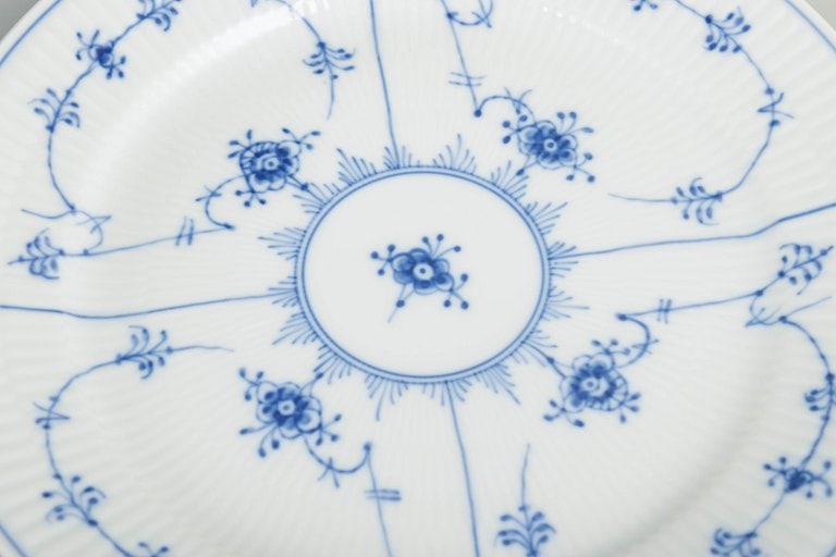 Royal Copenhagen, Denmark. Blue Fluted Plain set of six porcelain dinner plates with underglaze - 3