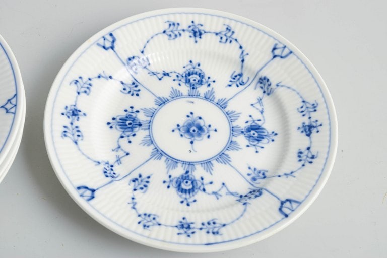 Royal Copenhagen, Denmark. Blue Fluted Plain set of four porcelain cake plates with underglaze - 3