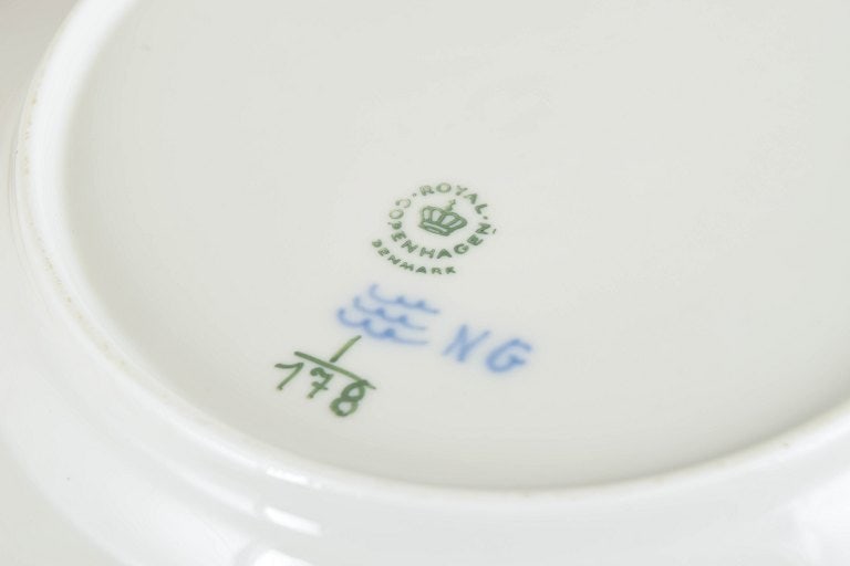 Royal Copenhagen, Denmark. Blue Fluted Plain set of four porcelain lunch/salad plates with - 4