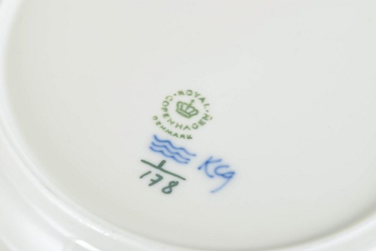 Royal Copenhagen, Denmark. Blue Fluted Plain set of four porcelain lunch plates with underglaze - 4