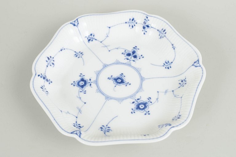Royal Copenhagen, Denmark. Blue Fluted Plain, porcelain dish with decoration in cobalt blue. Approx. - 2