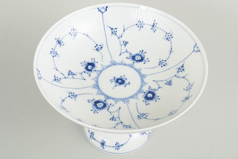 Royal Copenhagen, Denmark. Blue Fluted Plain, porcelain compote with decoration in cobalt blue. - 2