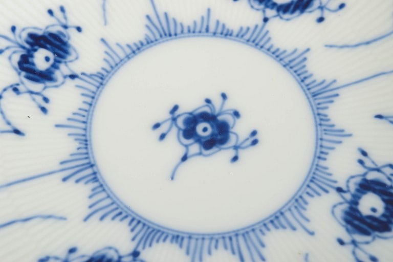 Royal Copenhagen, Denmark. Blue Fluted Plain, porcelain compote with decoration in cobalt blue. - 3