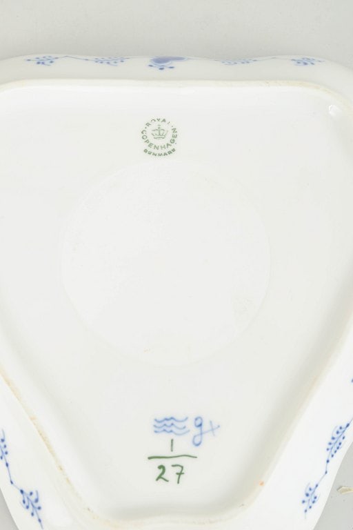 Royal Copenhagen, Denmark. Blue Fluted Plain, triangular porcelain tray with decoration in cobalt - 4