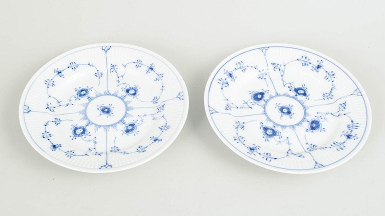 Royal Copenhagen, Denmark. Blue Fluted Plain, two porcelain salad plates with decoration in cobalt - 2