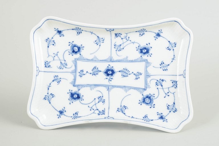 Royal Copenhagen, Denmark. Blue Fluted Plain, porcelain tray with decoration in cobalt blue. Dated: Royal Copenhagen Blue Fluted Plain tray. Tray in hand-painted porcelain from the Blue Fluted Plain service with classic underglaze cobalt blue decoration and fluted surfaces. Model 1/269. H. 16 cm, D.