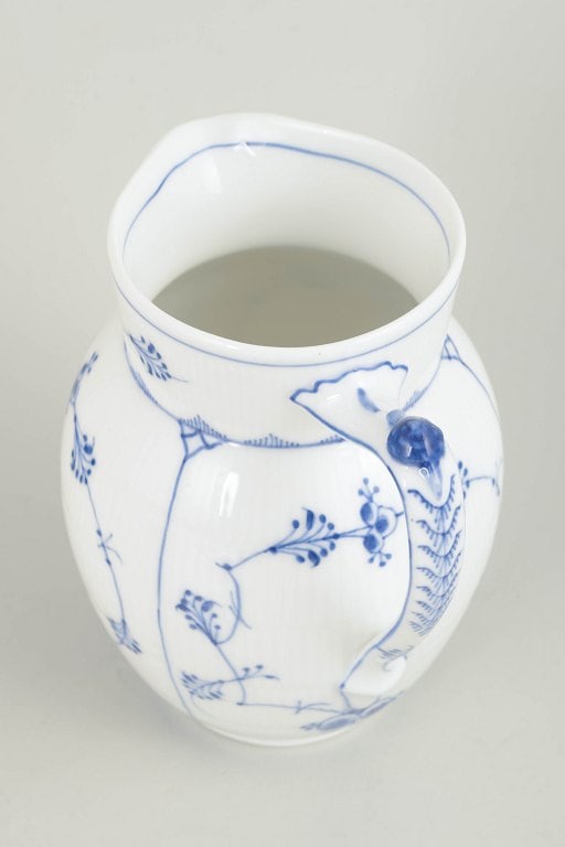 Royal Copenhagen, Denmark. Blue Fluted Plain, porcelain pitcher with decoration in cobalt blue. - 2