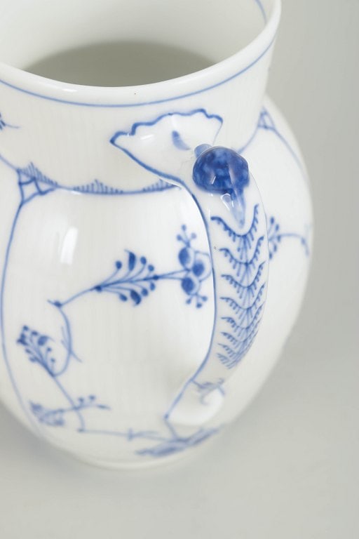 Royal Copenhagen, Denmark. Blue Fluted Plain, porcelain pitcher with decoration in cobalt blue. - 3