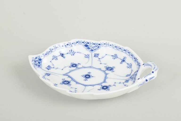 Royal Copenhagen, Denmark. Blue Fluted Half Lace, porcelain dish with handle with decoration in - 2