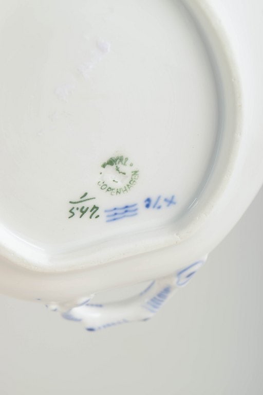 Royal Copenhagen, Denmark. Blue Fluted Half Lace, porcelain dish with handle with decoration in - 4
