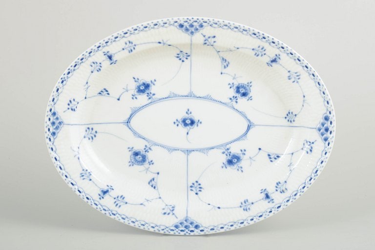 Royal Copenhagen, Denmark. Blue Fluted Half Lace, porcelain oval dish with decoration in cobalt: Royal Copenhagen Blue Fluted Half Lace, oval dish. Oval dish in hand-painted porcelain from the Blue Fluted Half Lace service with classic underglaze decoration in cobalt blue, fluted panels and chara