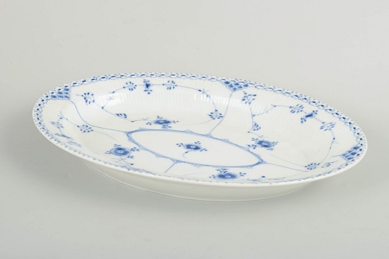 Royal Copenhagen, Denmark. Blue Fluted Half Lace, porcelain oval dish with decoration in cobalt - 2