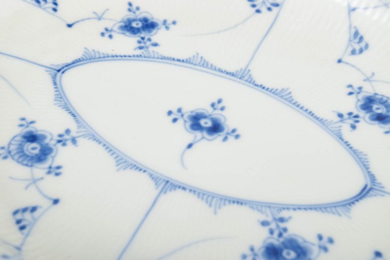 Royal Copenhagen, Denmark. Blue Fluted Half Lace, porcelain oval dish with decoration in cobalt - 3