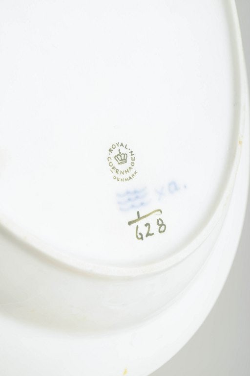 Royal Copenhagen, Denmark. Blue Fluted Half Lace, porcelain oval dish with decoration in cobalt - 4