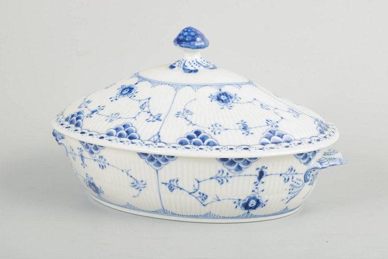 Royal Copenhagen, Denmark. Blue Fluted Plain porcelain lidded tureen with decoration in cobalt blue. (1 of 4)