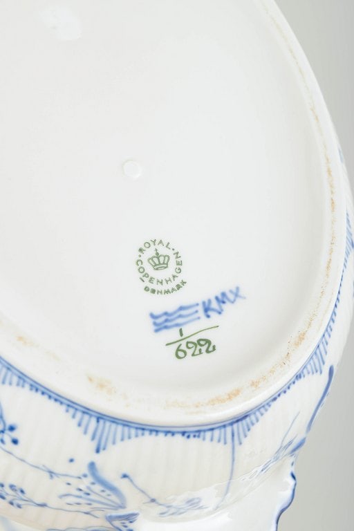 Royal Copenhagen, Denmark. Blue Fluted Plain porcelain lidded tureen with decoration in cobalt blue. - 4
