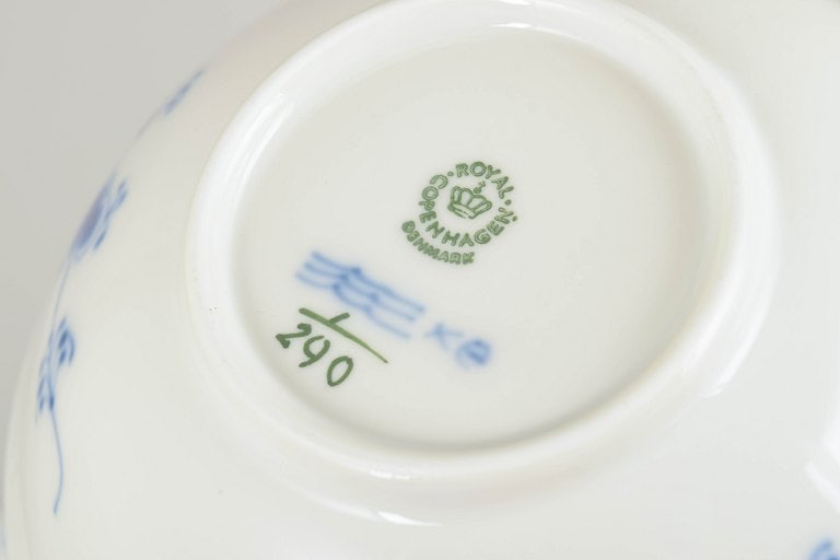 Royal Copenhagen, Denmark. Blue Fluted Plain, set of two porcelain bowls in cobalt underglaze. - 4