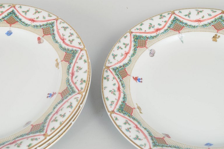Royal Copenhagen, Denmark. Christmas Joy, set of four porcelain plates with a colourful border. - 3