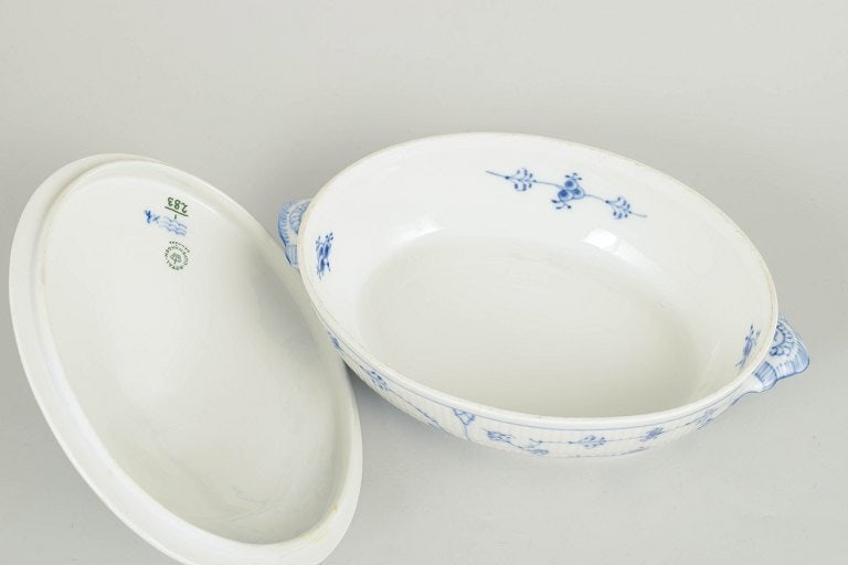Royal Copenhagen, Denmark. Blue Fluted Plain oval porcelain lidded tureen in underglaze blue. - 3