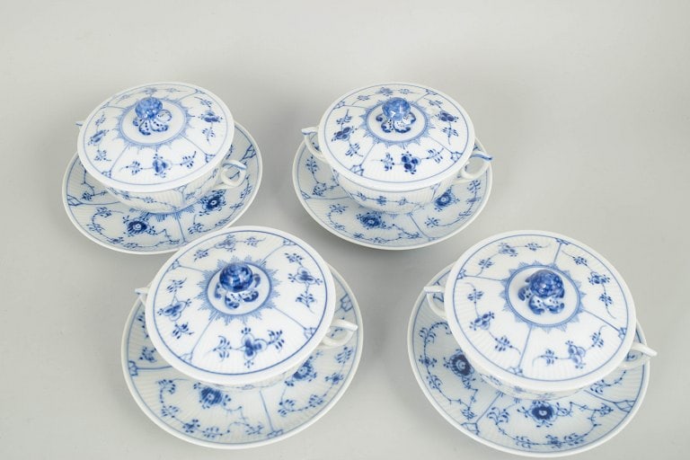 Royal Copenhagen, Denmark. Blue Fluted Plain set of four porcelain bouillon cups with saucers in - 2