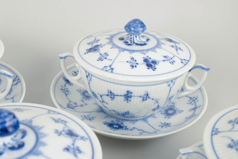 Royal Copenhagen, Denmark. Blue Fluted Plain set of four porcelain bouillon cups with saucers in - 3