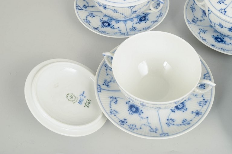 Royal Copenhagen, Denmark. Blue Fluted Plain set of four porcelain bouillon cups with saucers in - 4