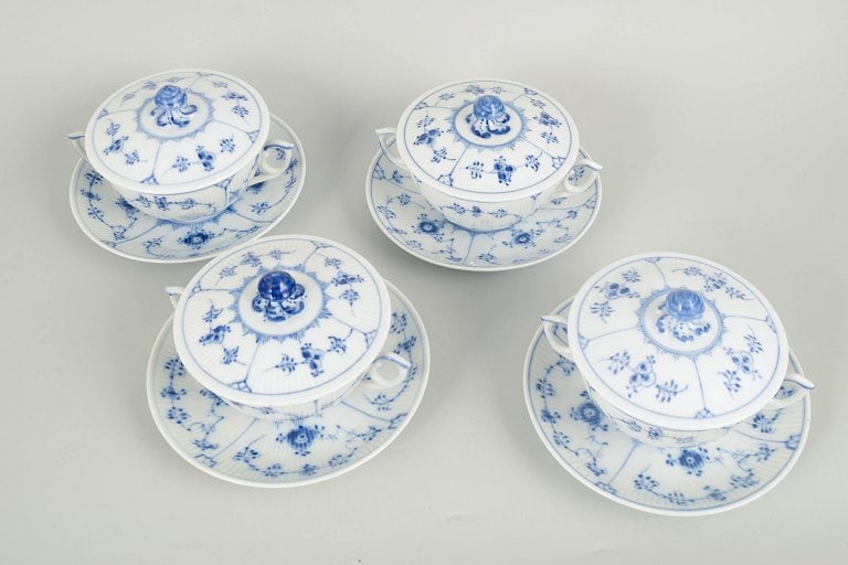 Royal Copenhagen, Denmark. Blue Fluted Plain set of four porcelain bouillon cups with saucers in - 2