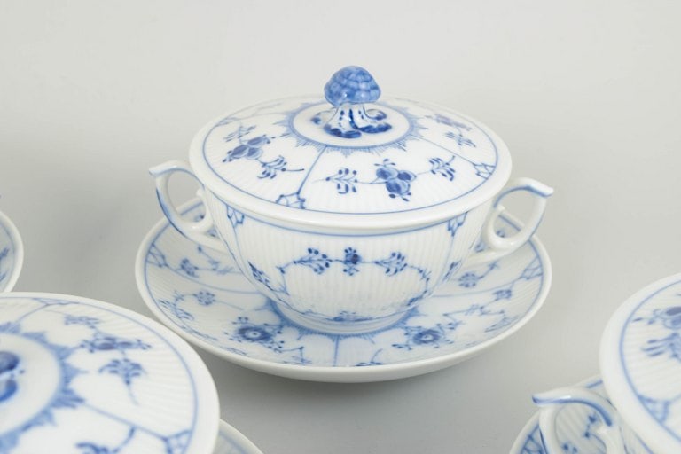 Royal Copenhagen, Denmark. Blue Fluted Plain set of four porcelain bouillon cups with saucers in - 3