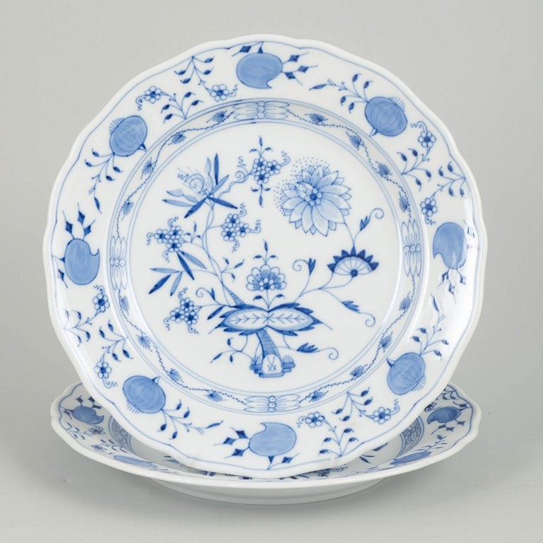 Meissen, Germany. Blue Onion, set of two porcelain dinner plates with blue decoration. Mid-20th (1 of 4)