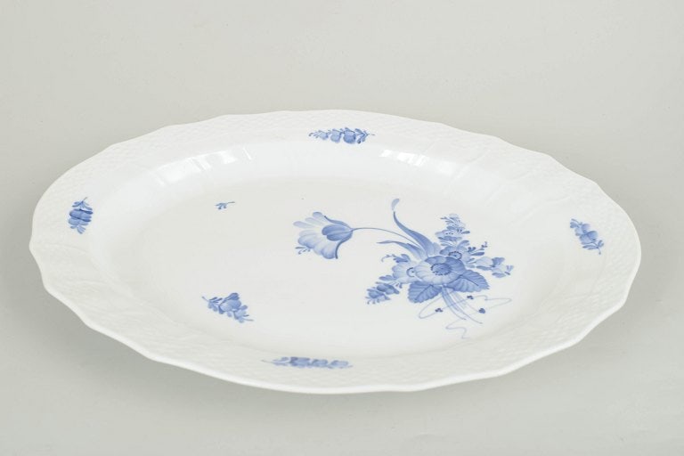 Royal Copenhagen, Denmark. Blue Flower Curved oval serving dish with blue floral motif in relief. - 2