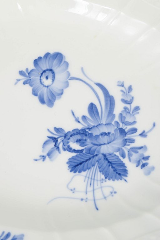 Royal Copenhagen, Denmark. Blue Flower Curved oval porcelain serving dish with blue floral motif in - 3