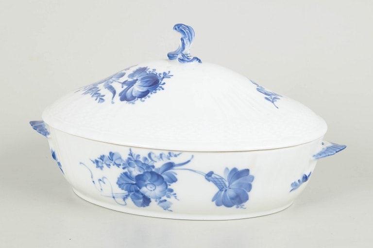 Royal Copenhagen, Denmark. Blue Flower Curved oval lidded tureen with blue floral motif. Approx.: Royal Copenhagen, Blue Flower Curved oval lidded tureen. Oval porcelain tureen with lid and side handles, decorated with hand-painted blue floral motif in relief. Model number 10/1702, 1st factory qua