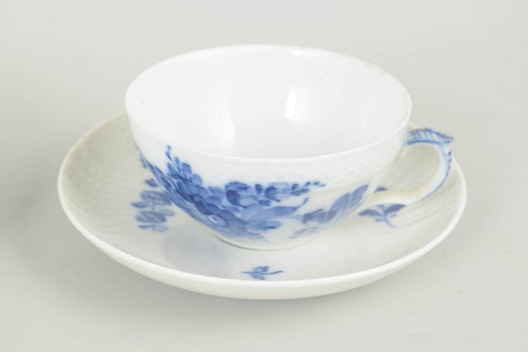 Royal Copenhagen, Denmark. Blue Flower Curved set of two porcelain teacups with matching saucers - 3