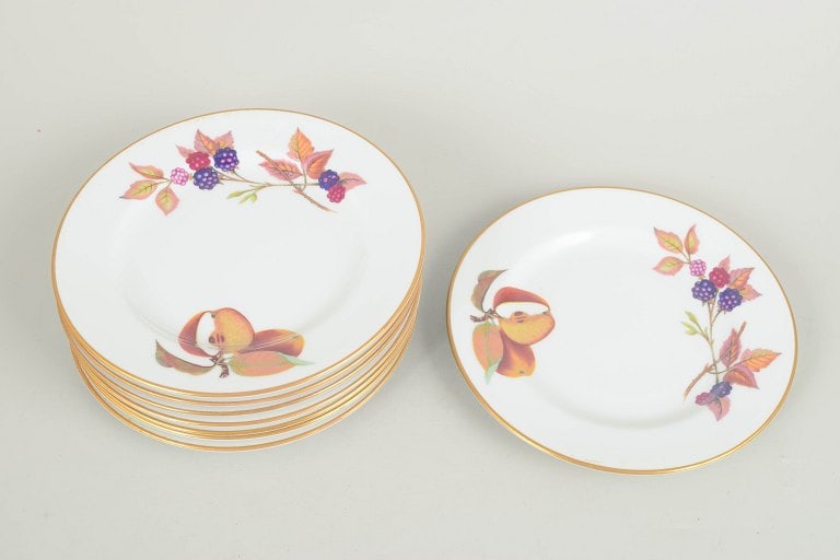 Royal Worcester Evesham, England. Set of eight porcelain cake plates with fruit decoration in warm - 2